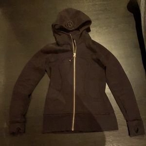 Lululemon thick black hoodie size 4 (XS).  VGUC